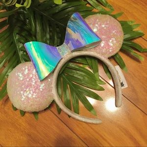 White Iridescent Shiny Bow Minnie Ears Disney 💙💜